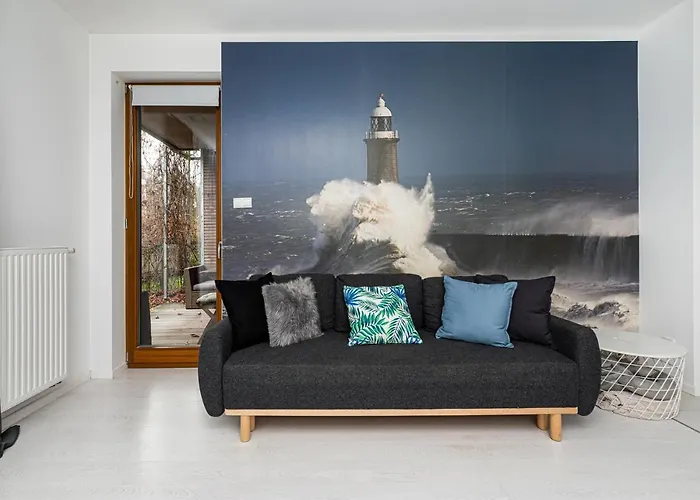 Nadmorski Dwor Lighthouse